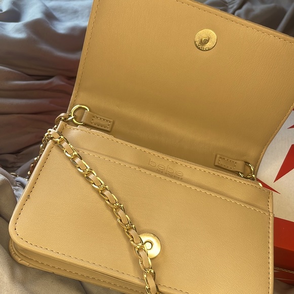 I’ve never used it it just sits with the rest of my purses - Picture 5 of 5